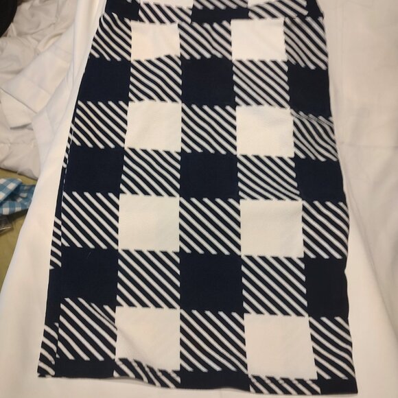Set of 2 LULAROE pencil skirts - Picture 2 of 3